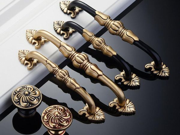 Tay nắm cửa tủ thiết kế cổ điển
