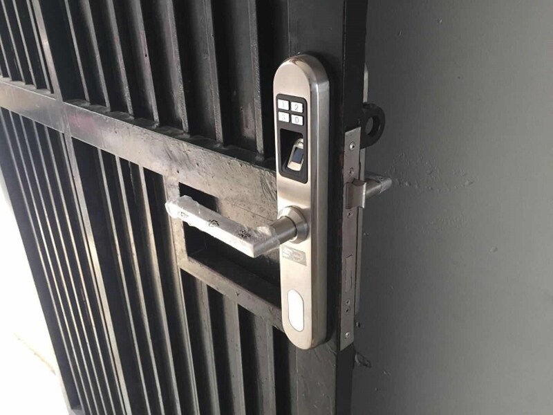 Mẫu khóa cổng dùng vân tay thông minh dành cho cổng sắt