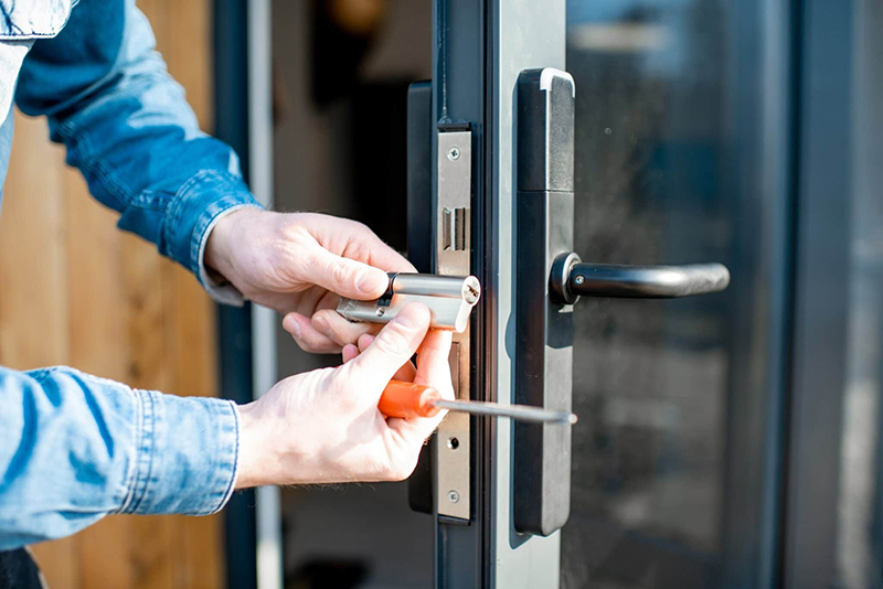 Các bước bảo trì khóa cửa tại nhà hiệu quả